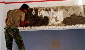Syahrir Syam Prajurit TNI Miliki Kemampuan Ukir kaligrafi Al Quran, Ubah Mesjid Tola Jadi Indah