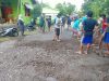 Warga Desa Anrang Gotong Royong Perbaiki Jalan Kabupaten Yang Rusak Parah