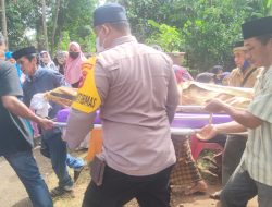 Bhabinkamtibmas Desa Tri Tiro Ikut Antar Jenazah Warga Binanya Ke Pemakaman